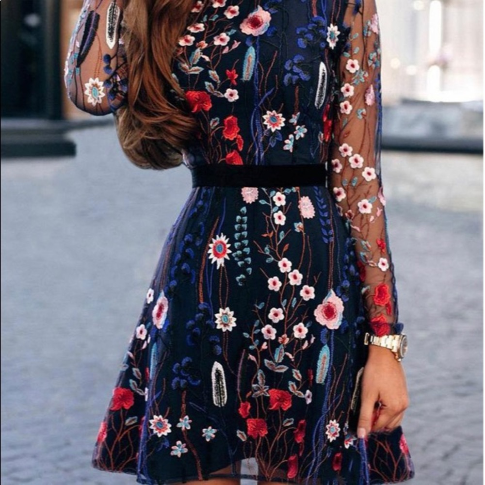 CHICME FLORAL EMBROIDERED NAVY DRESS